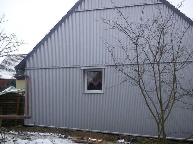 Fassadenbekleidung Einfamilienhaus mit Sinuswelle