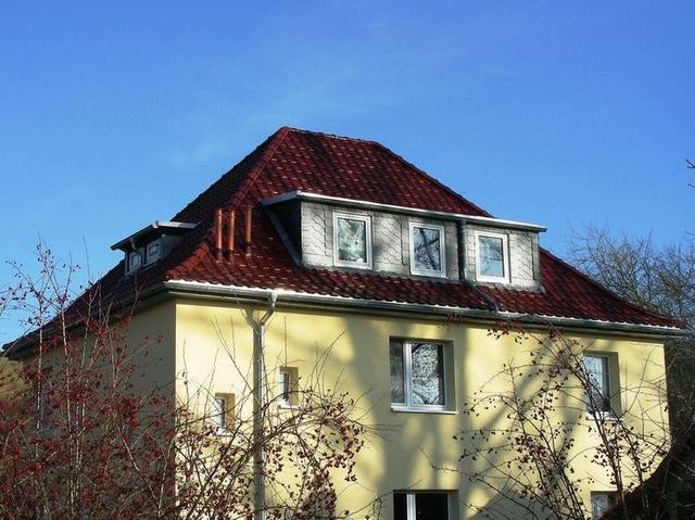 Dacheindeckung Walmdach Tonziegel kupferrot engobiert