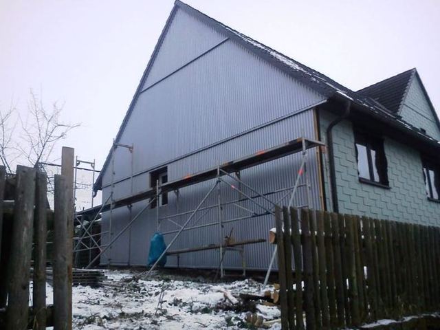 Fassadenbekleidung Einfamilienhaus mit Sinuswelle