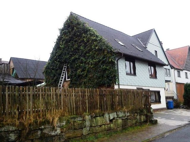 Fassadenbekleidung Einfamilienhaus mit Sinuswelle